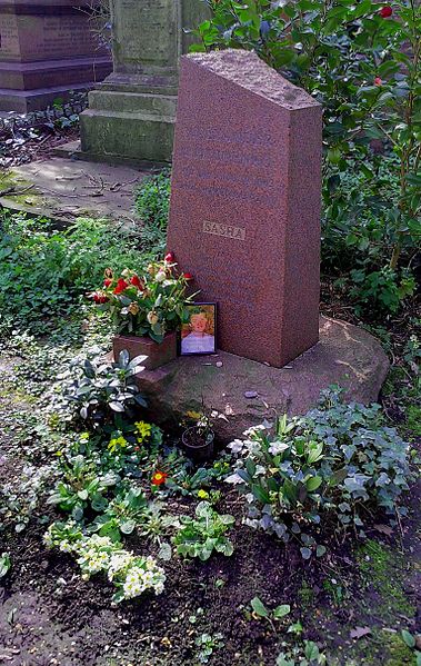 File:Grave of Alexander Litvinyenko.jpg