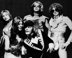 Mott the Hoople in 1974 (left to right: Dale Griffin, Ariel Bender, Morgan Fisher (front), Overend Watts, Ian Hunter)