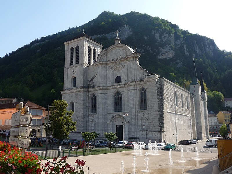 Archivo:Saint-Claude Cathédrale Saint-Pierre.jpg