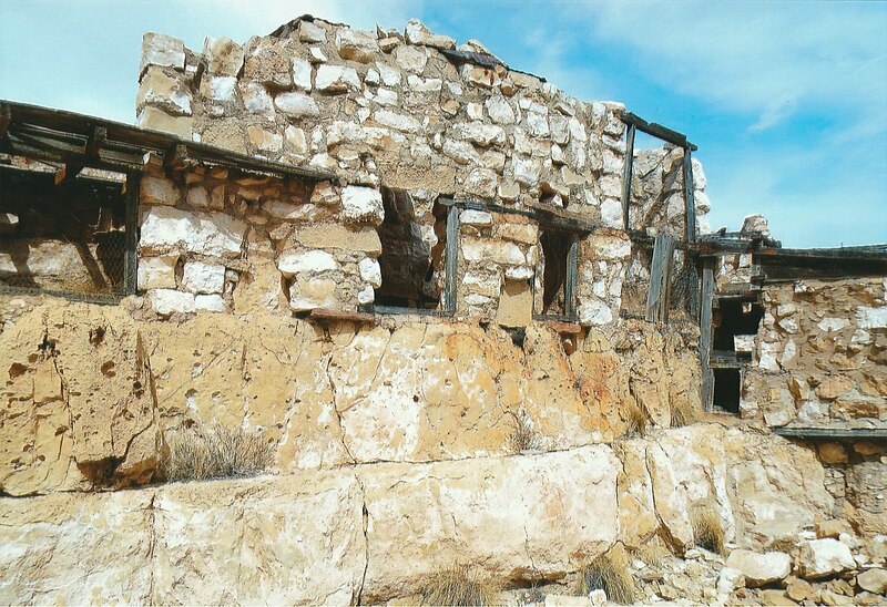 File:Two Guns-Ruins-27.jpg