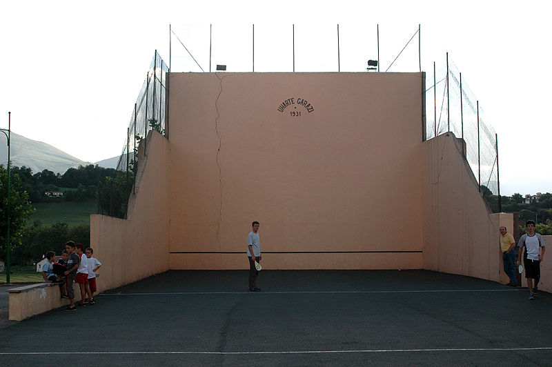 Archivo:Uhart-Cize Fronton.jpg