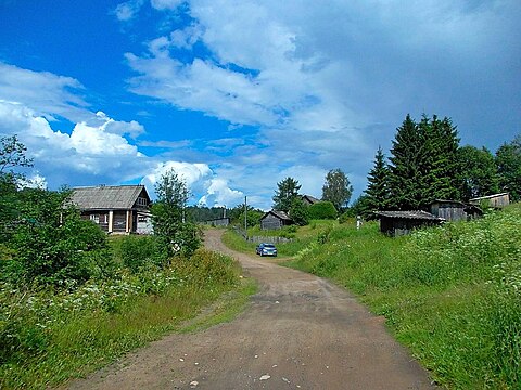 В левобережной части села