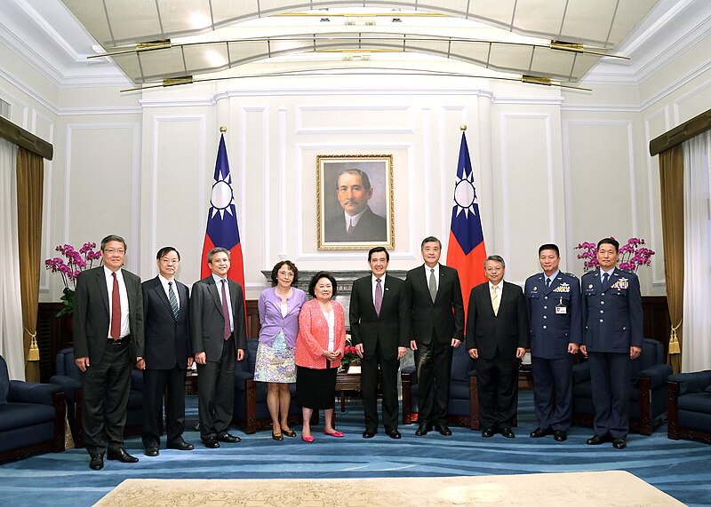 File:104年10月7日 馬英九總統接見美國飛虎隊陳納德將軍遺孀陳香梅女士 (22021073732).jpg