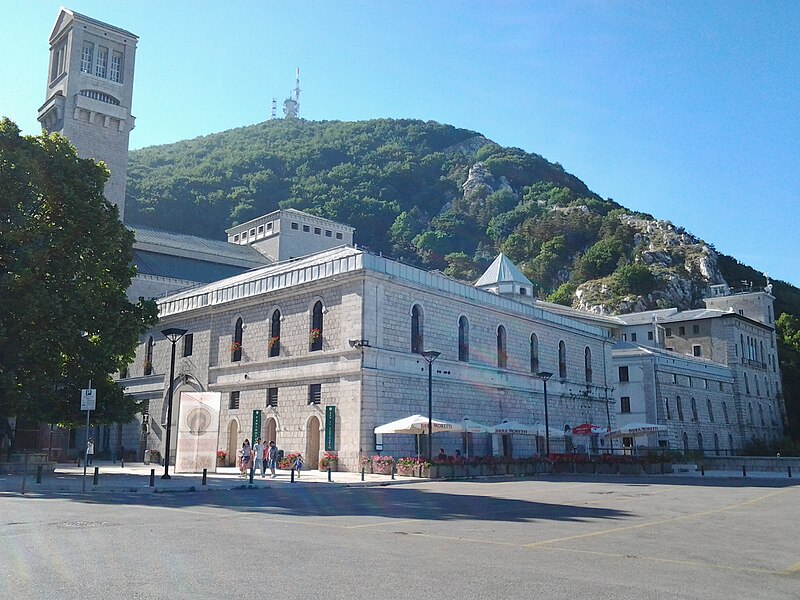 File:Abbazia di Montevergine.jpg