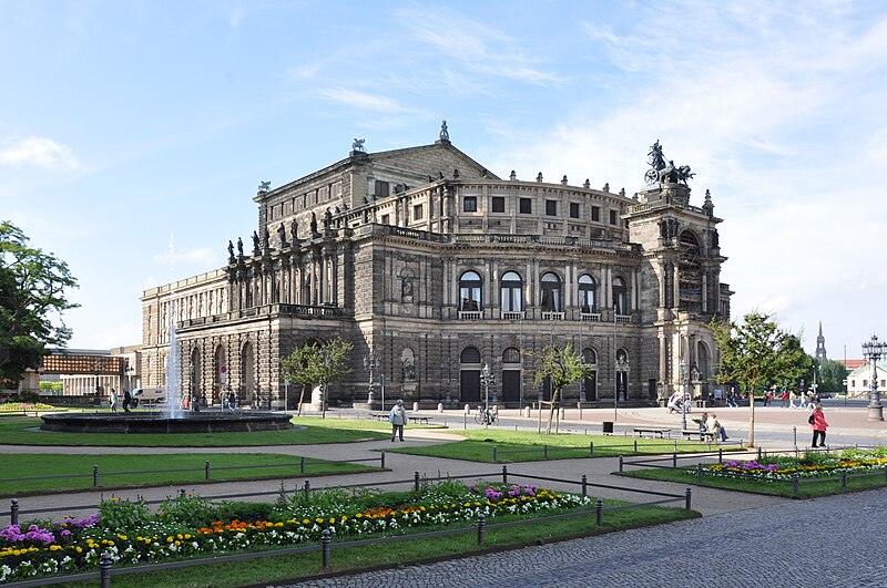 File:Dresden Semperoper 2012.jpg