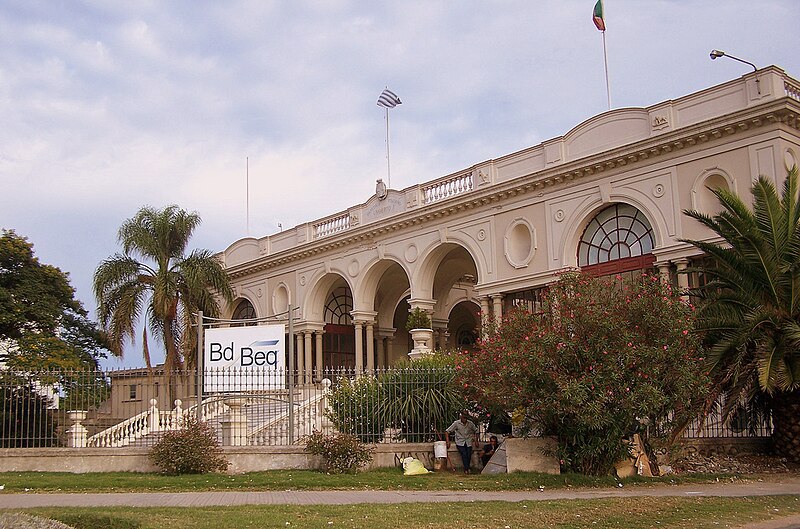 File:Hospital italiano de Montevideo.jpg