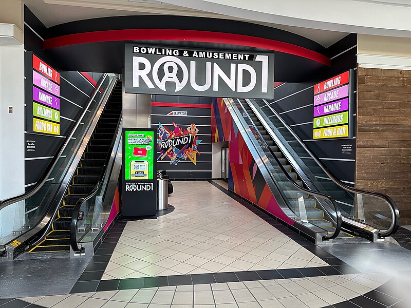 File:Round 1 Maine Mall.jpg