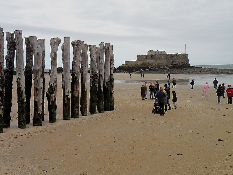 Файл:S.Malo.Low tide.jpg