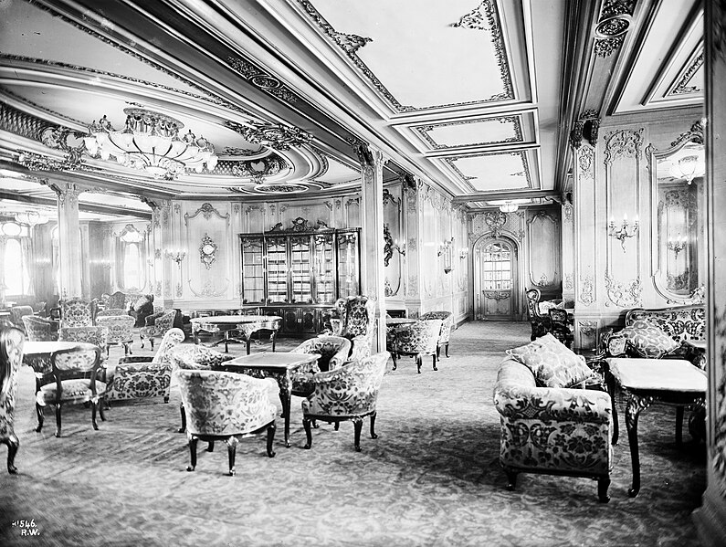 File:1stClassLounge.jpg