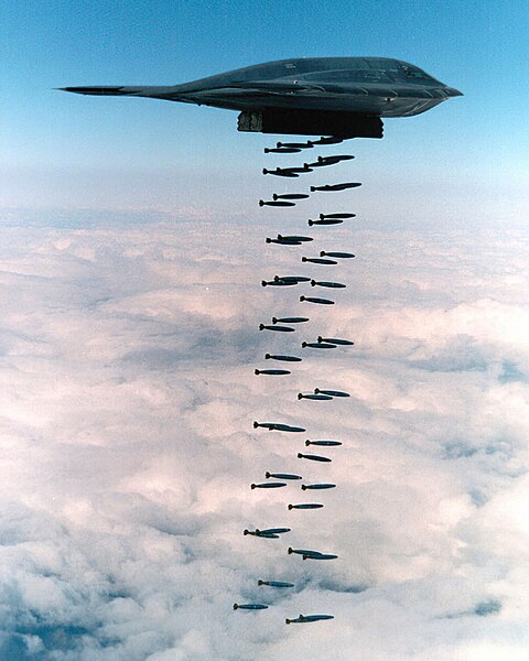 Файл:B-2 Spirit bombing, 1994.jpg