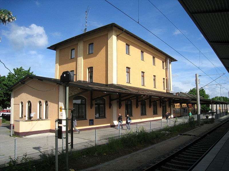 File:Dachau Station Building 2009.jpg