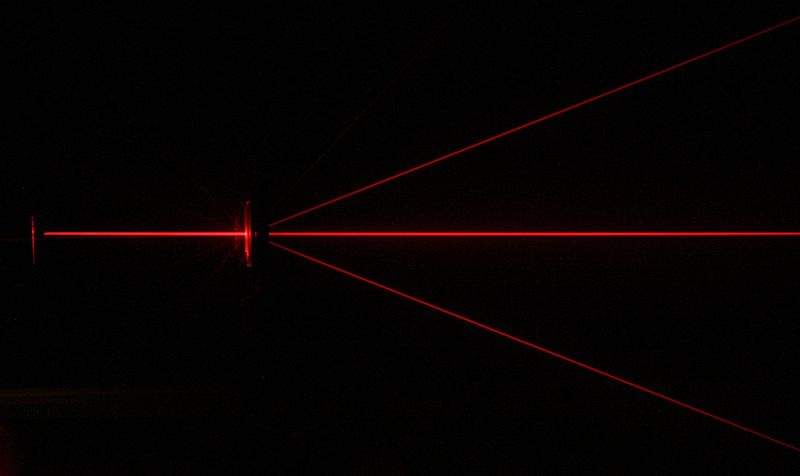 File:Diffraction-red laser-diffraction grating PNr°0126.jpg