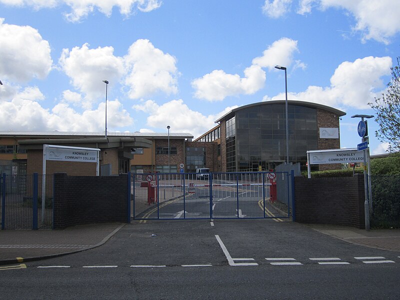 File:Knowsley Community College, Kirkby.jpg