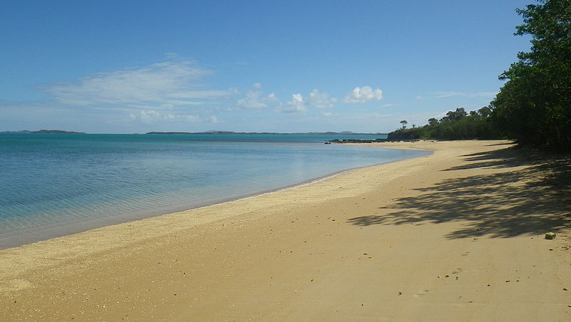 File:Plage de Nennon.JPG