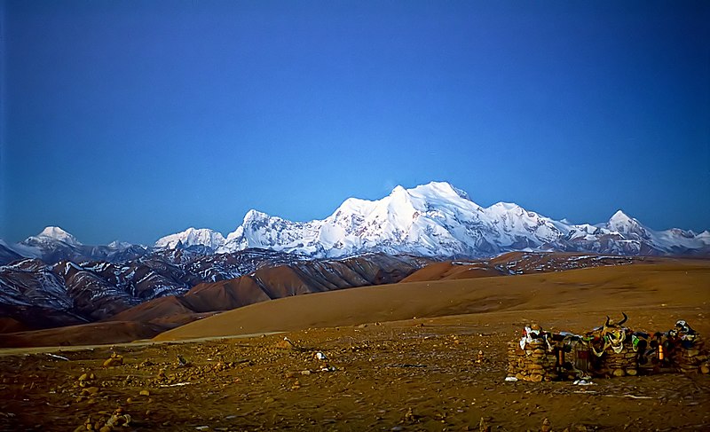 File:Shishapangma5.jpg