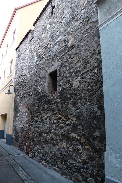 File:Stadtmauer Leoben 03b.JPG