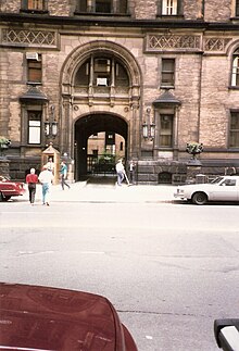 The Dakota Jul 1988.jpg