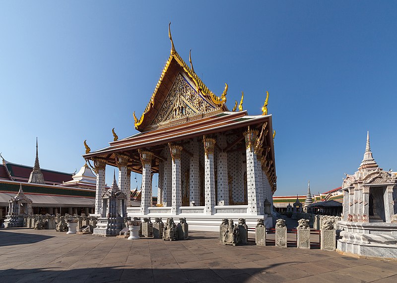 File:Ubosot of Wat Arun.jpg