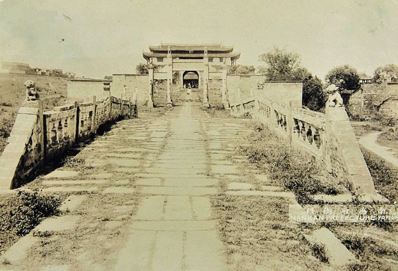 File:1890年摄，清代江西南康府县衙历史照片.jpg