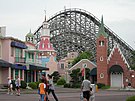 Nara Dreamland en 2005. La montaña rusa Tē Aska se aprecia en el fondo.