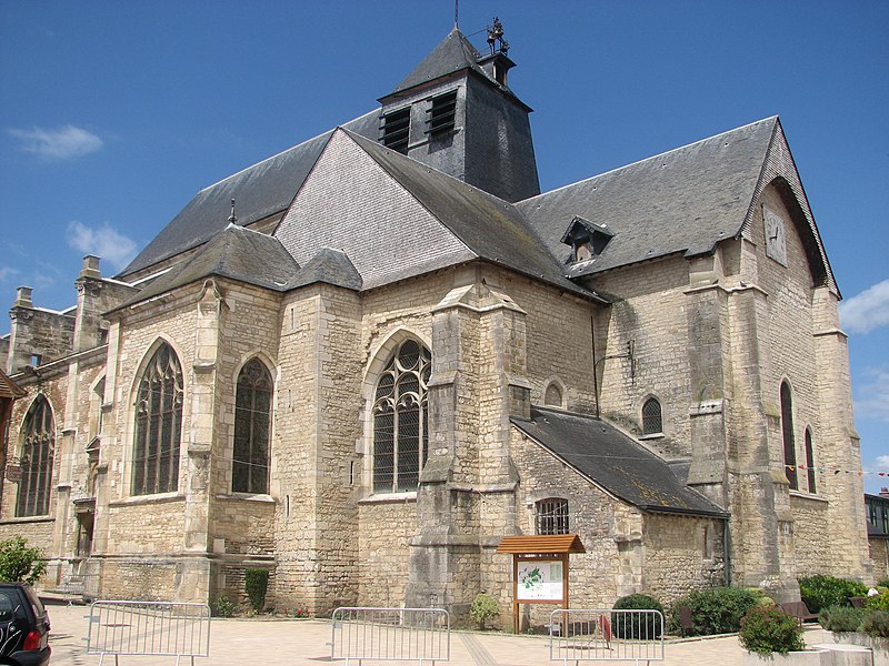 File:Chaource Eglise.JPG