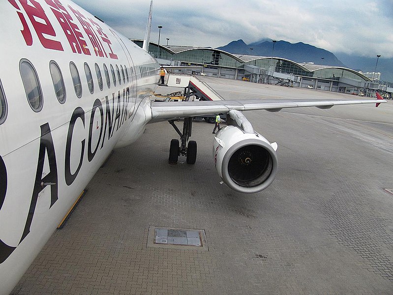 File:Dragonair HKG.JPG