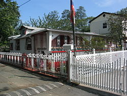 Houses in Harding Park at Clason Point's extreme southern tip