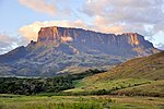 Tepuy Kukenán al atardecer