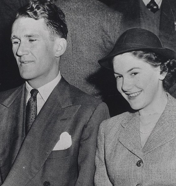 File:Malcolm and Tamie Fraser.jpg