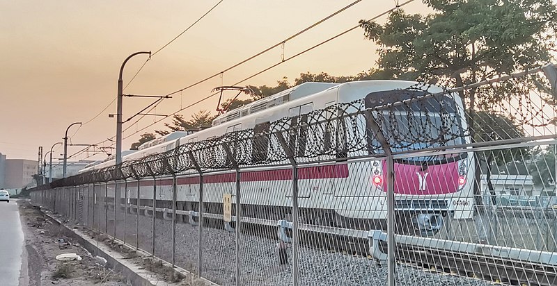 File:04x081-082 at Xinzao Depot.jpg