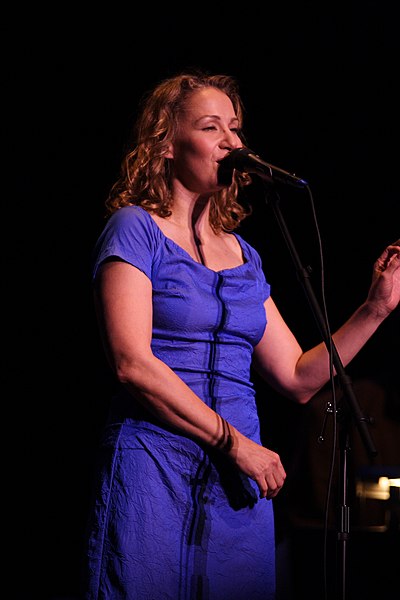 Файл:Joan-Osborne-2.jpg