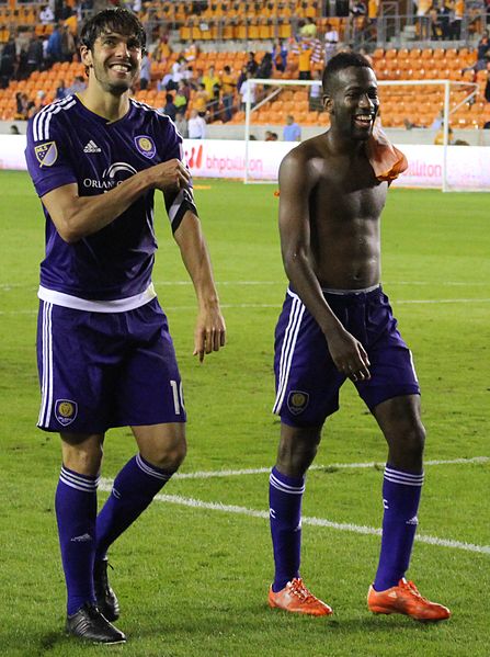 File:Kaka and Kevin Molino.jpg