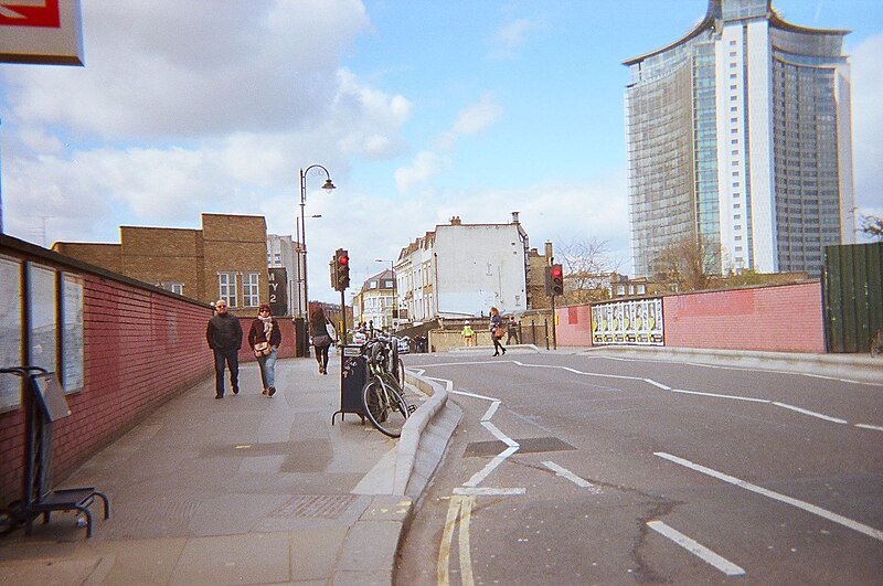 File:Lillie Bridge into Fulham.jpg