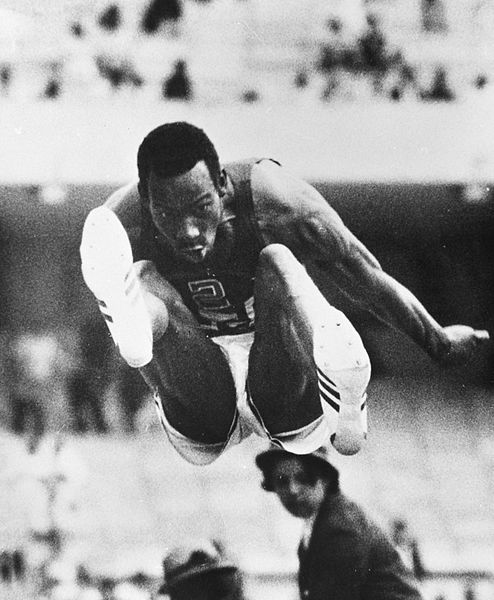 Файл:Bob Beamon 1968.jpg