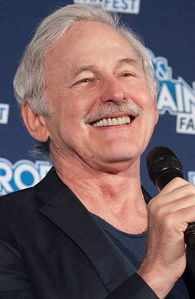 File:Victor Garber 2017.jpg