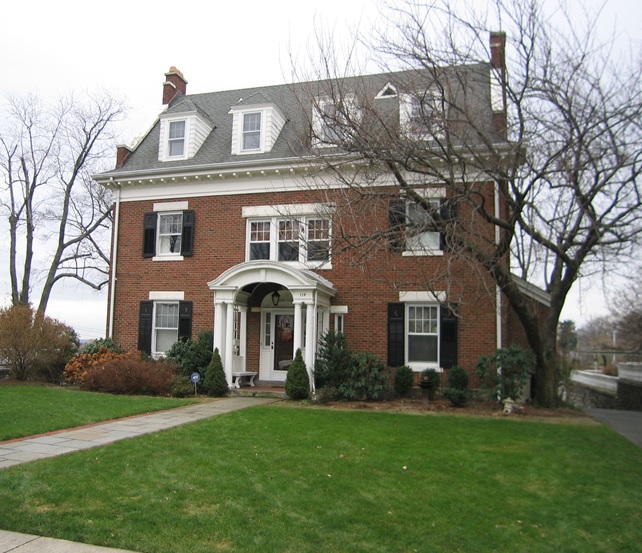 File:Sutton Manor colonial home, New Rochelle, NY.jpg