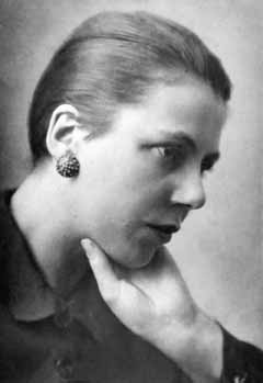 File:Stella Bowen Paris 1920s.jpg