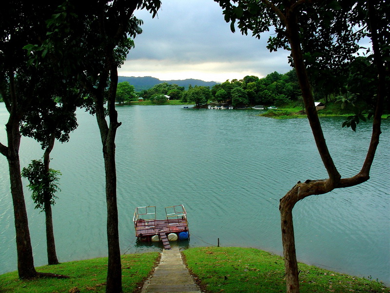 File:Lake Surrounded By Hills at Rangamati.jpg