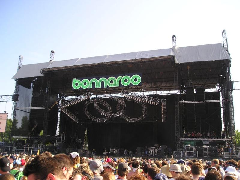 File:BonnarooDay.JPG