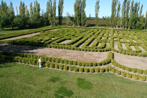 File:Finca Los Alamos Labyrinth.jpg