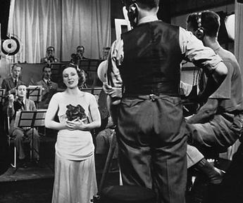 File:Helen McKay Singing at Alexander Palace.jpg