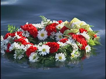 File:WreathInTheWater.jpg