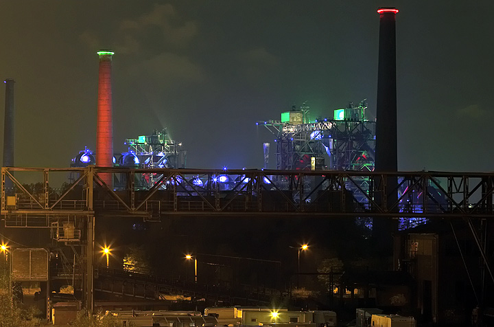 File:Landschaftspark Duisburg-Nord bei Nacht - Gesamt.jpg