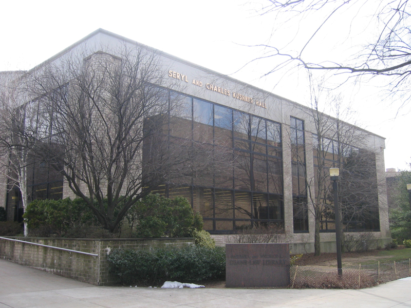 File:Hofstra Law-Deane Law Library.JPG