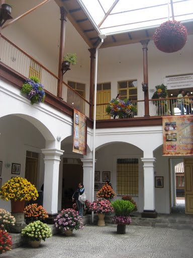 File:IMG CASA PORTAL ambato ecuador.JPG