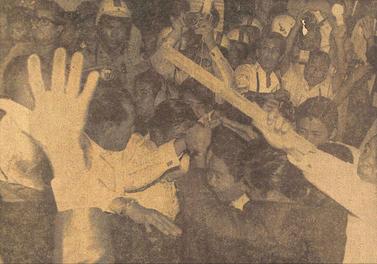 File:January 26 Protest, Marcos entering car.jpg