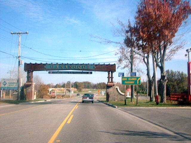 File:Highway 2 Gananoque.png