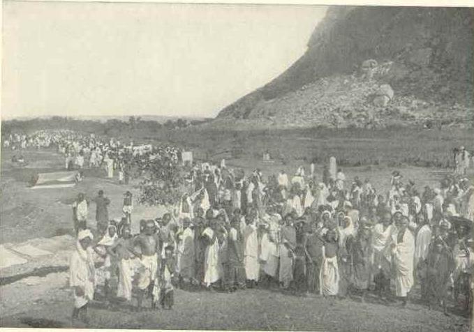 File:Hindu devotees Secunderamalai Madurai.jpg