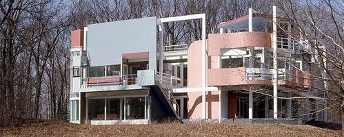 Fragmentation – Snyderman House, Fort Wayne, Indiana, US, by Michael Graves (1972)[44]