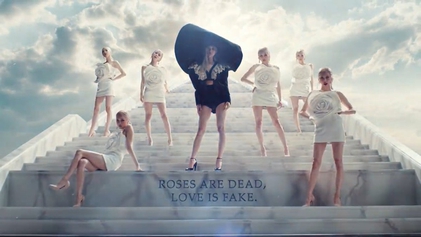 File:Rosé - On the Ground (music video screenshot).jpg